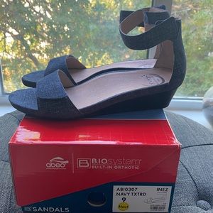 NEW Abeo Inez sandals. Extremely comfortable! Denim